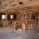 Kitzski, Ski-in-out Right Next To Gondola Lift Mittersill